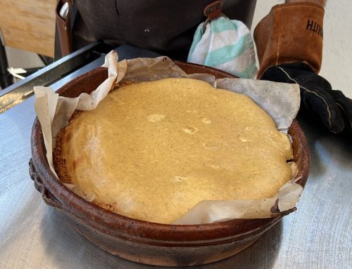 Tarta de queso a la antigua usanza ahumada a las brasas en kamado
